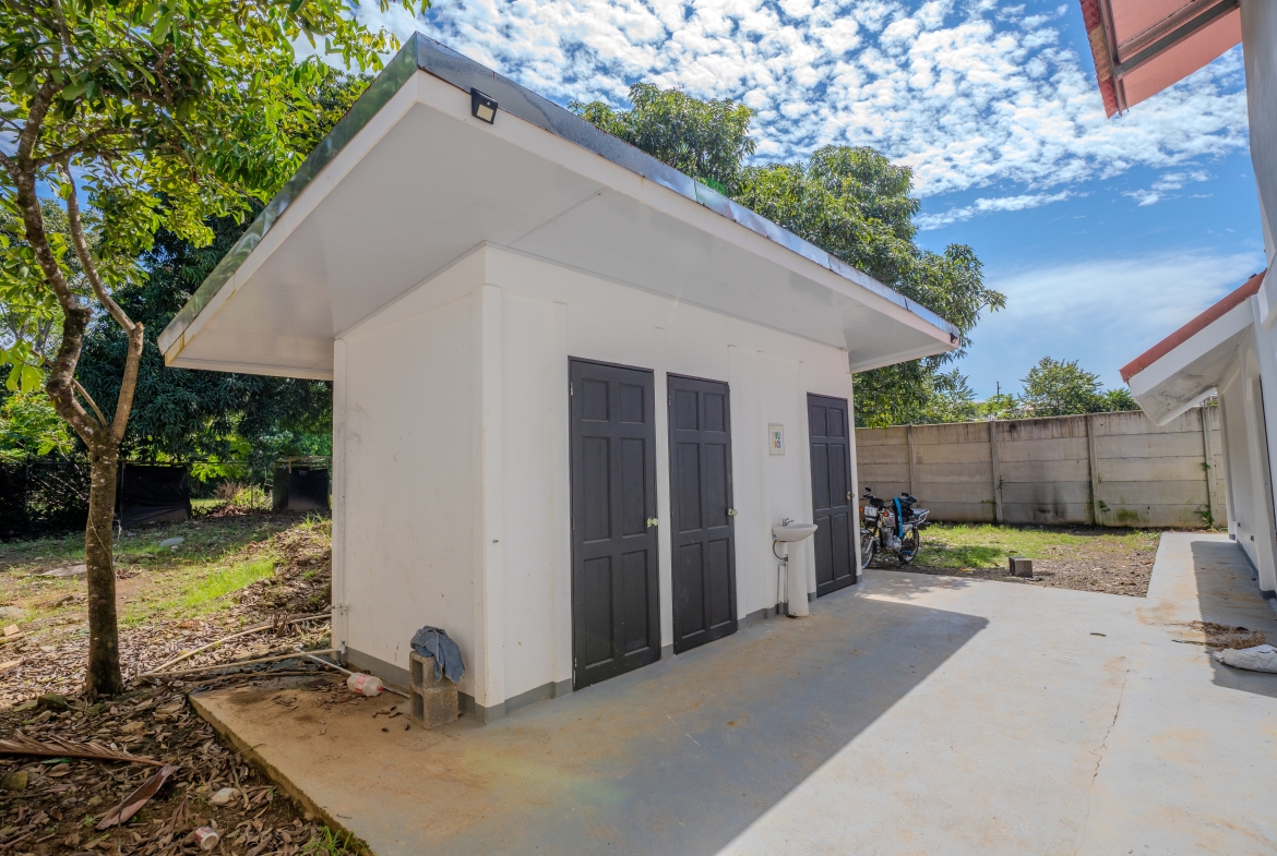 Apartments within Walking Distance to the Beach In Uvita – 0.21 Acres