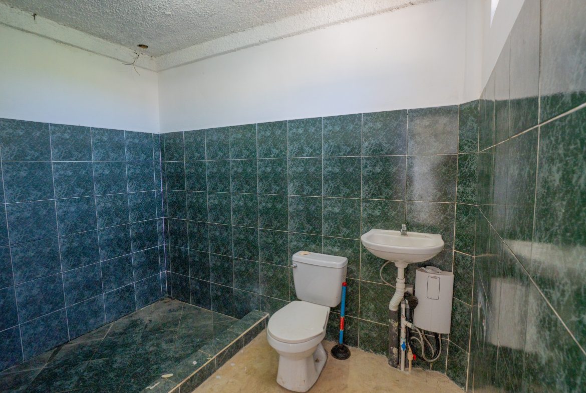 Apartments within Walking Distance to the Beach In Uvita – 0.21 Acres