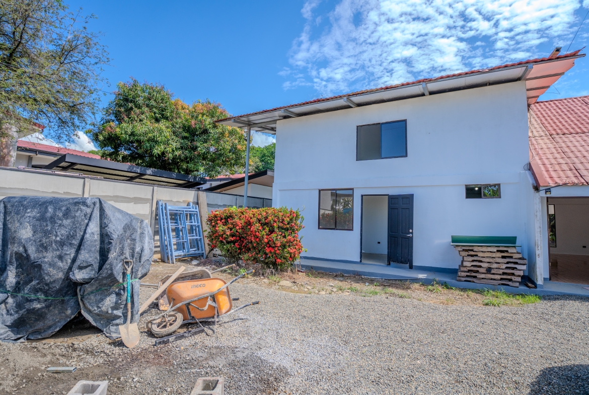 Apartments within Walking Distance to the Beach In Uvita – 0.21 Acres