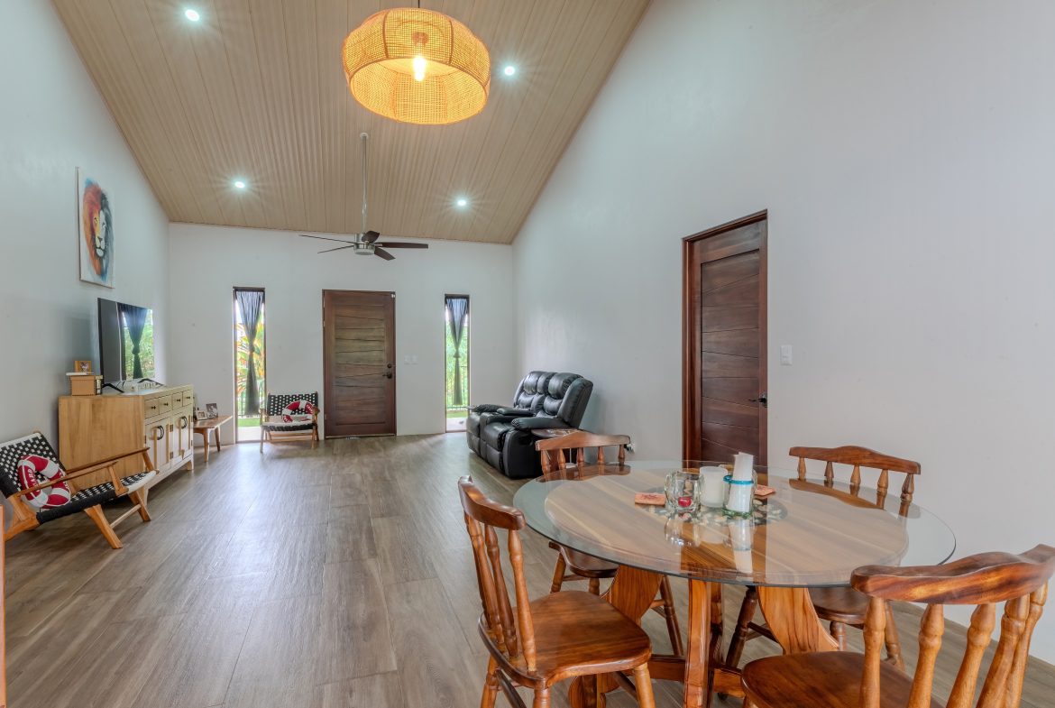 PROPERTY WITH TWO BEDROOMS IN A GATED ENTRANCE, IN QUEPOS – 0.083 ACRES