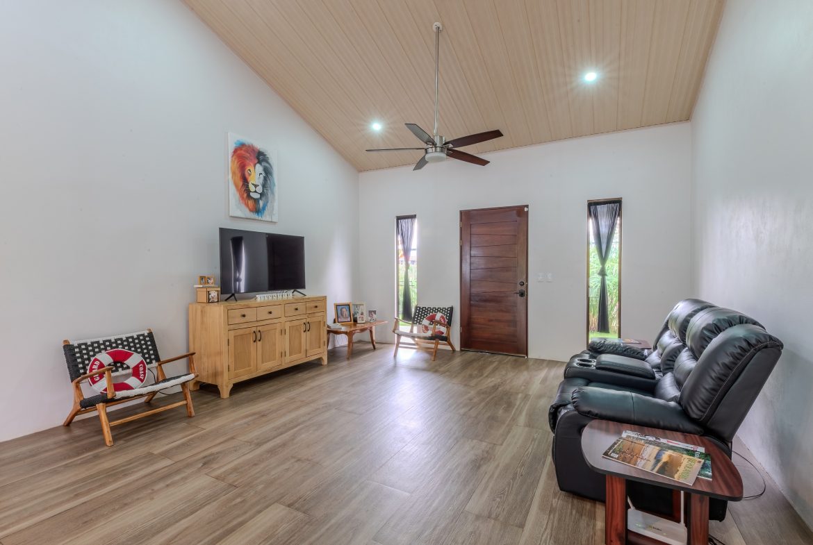 PROPERTY WITH TWO BEDROOMS IN A GATED ENTRANCE, IN QUEPOS – 0.083 ACRES, Uvita, Costa Rica — photo 8