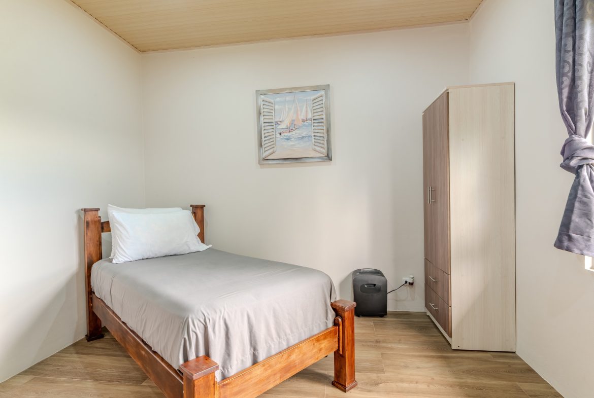 PROPERTY WITH TWO BEDROOMS IN A GATED ENTRANCE, IN QUEPOS – 0.083 ACRES