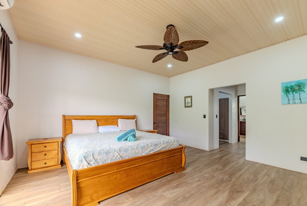 PROPERTY WITH TWO BEDROOMS IN A GATED ENTRANCE, IN QUEPOS – 0.083 ACRES