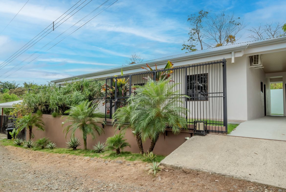 PROPERTY WITH TWO BEDROOMS IN A GATED ENTRANCE, IN QUEPOS – 0.083 ACRES, Uvita, Costa Rica — photo 2