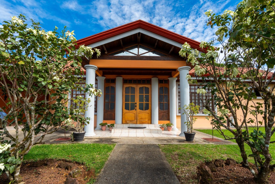 PROPERTY MULTI FAMILY WITH FIVE BEDROOMS, IN PEREZ ZELEDON – 0.26 ACRES, Uvita, Costa Rica — photo 4