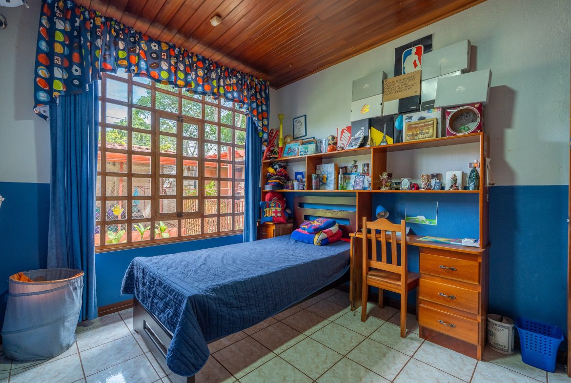 PROPERTY MULTI FAMILY WITH FIVE BEDROOMS, IN PEREZ ZELEDON – 0.26 ACRES