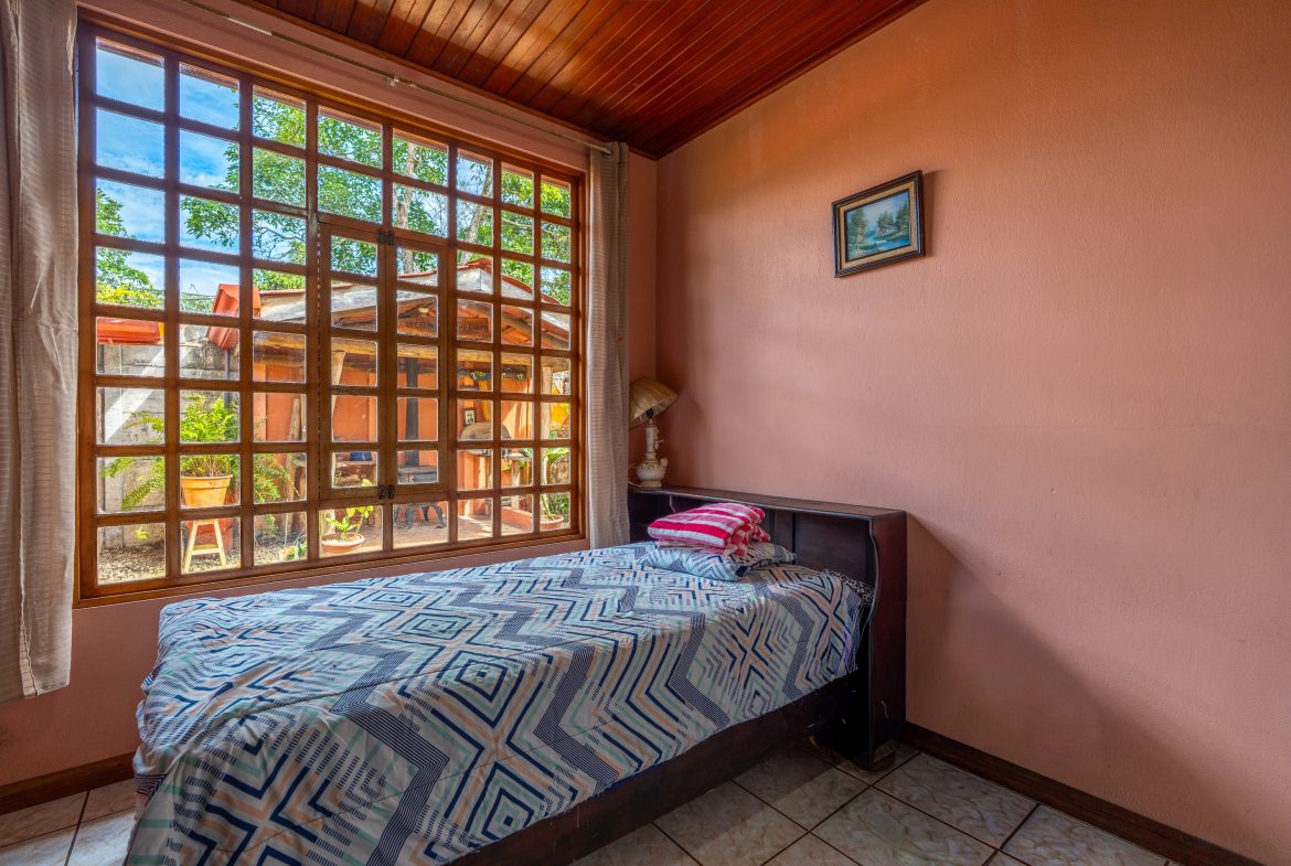 PROPERTY MULTI FAMILY WITH FIVE BEDROOMS, IN PEREZ ZELEDON – 0.26 ACRES