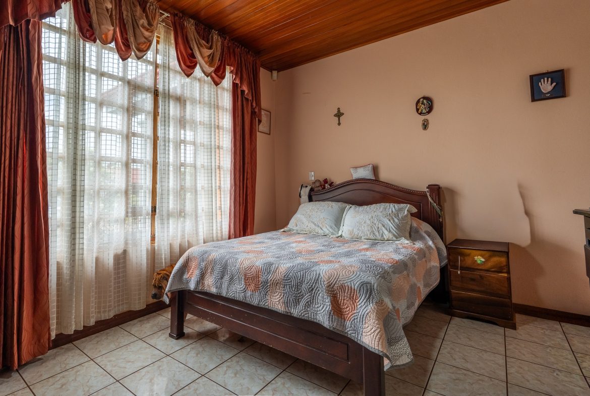 PROPERTY MULTI FAMILY WITH FIVE BEDROOMS, IN PEREZ ZELEDON – 0.26 ACRES