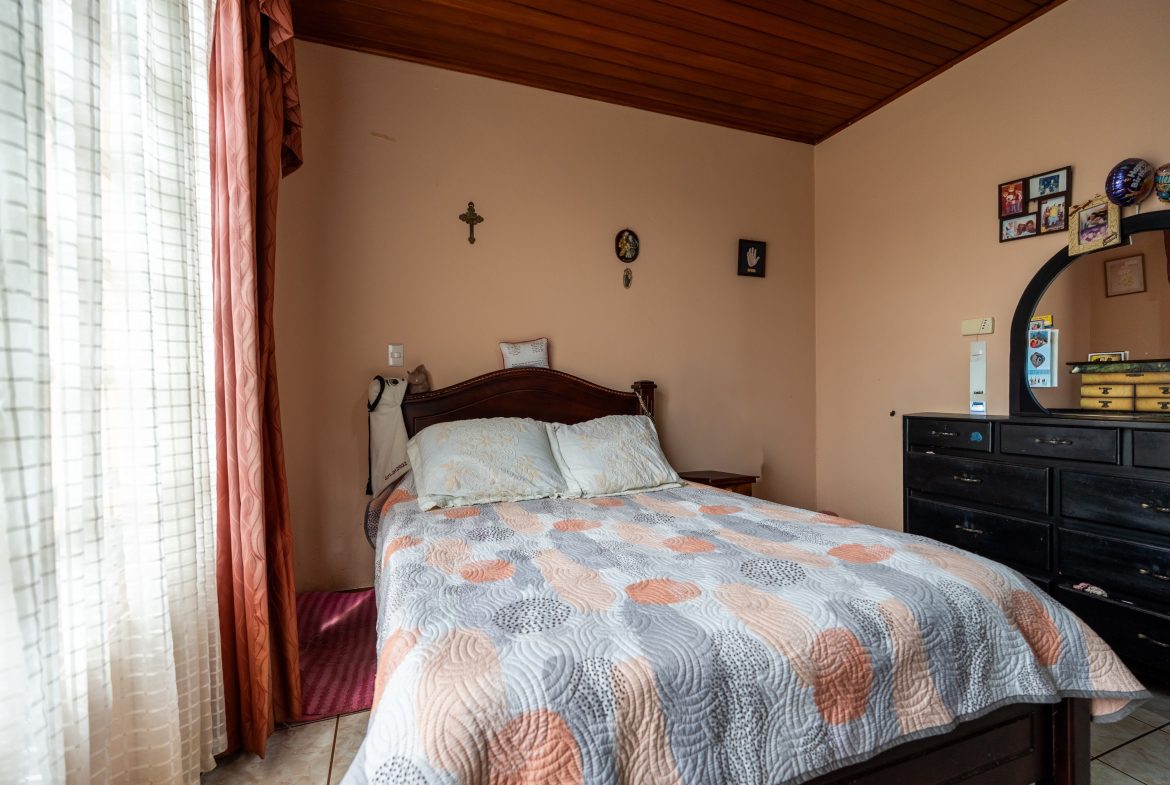 PROPERTY MULTI FAMILY WITH FIVE BEDROOMS, IN PEREZ ZELEDON – 0.26 ACRES