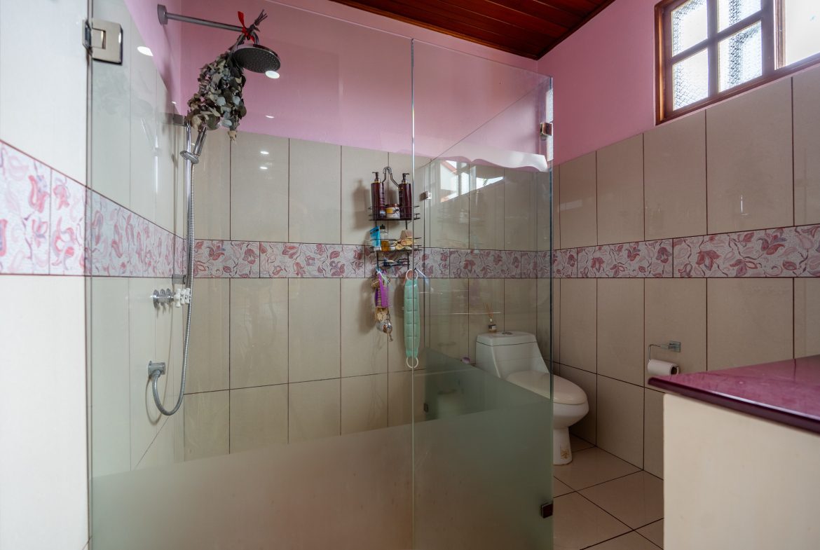 PROPERTY MULTI FAMILY WITH FIVE BEDROOMS, IN PEREZ ZELEDON – 0.26 ACRES