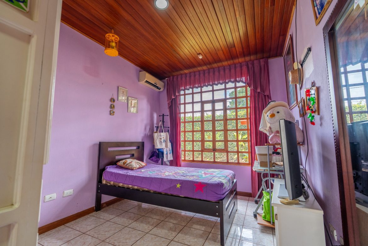 PROPERTY MULTI FAMILY WITH FIVE BEDROOMS, IN PEREZ ZELEDON – 0.26 ACRES