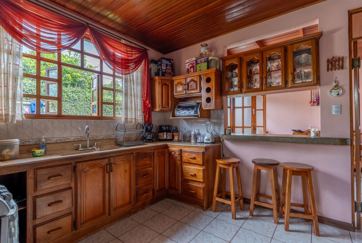 PROPERTY MULTI FAMILY WITH FIVE BEDROOMS, IN PEREZ ZELEDON – 0.26 ACRES