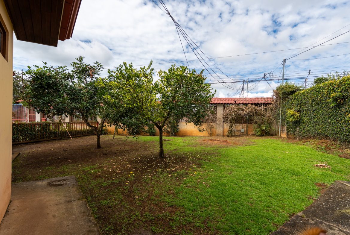 PROPERTY MULTI FAMILY WITH FIVE BEDROOMS, IN PEREZ ZELEDON – 0.26 ACRES