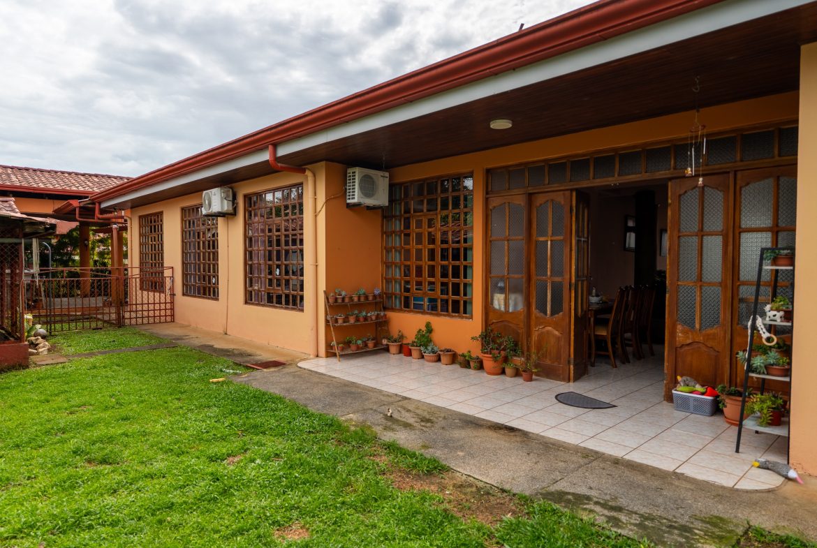 PROPERTY MULTI FAMILY WITH FIVE BEDROOMS, IN PEREZ ZELEDON – 0.26 ACRES