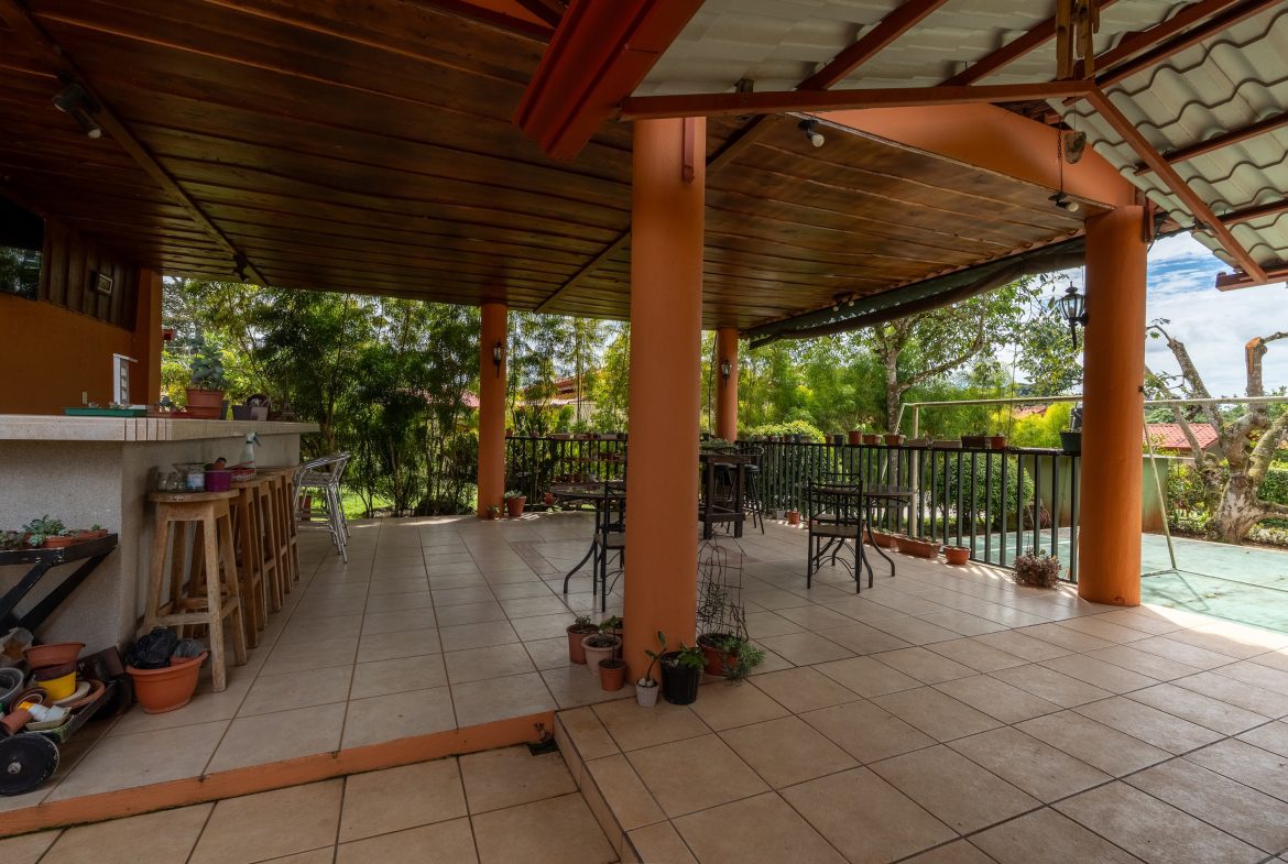 PROPERTY MULTI FAMILY WITH FIVE BEDROOMS, IN PEREZ ZELEDON – 0.26 ACRES