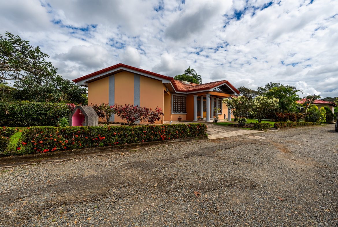 PROPERTY MULTI FAMILY WITH FIVE BEDROOMS, IN PEREZ ZELEDON – 0.26 ACRES