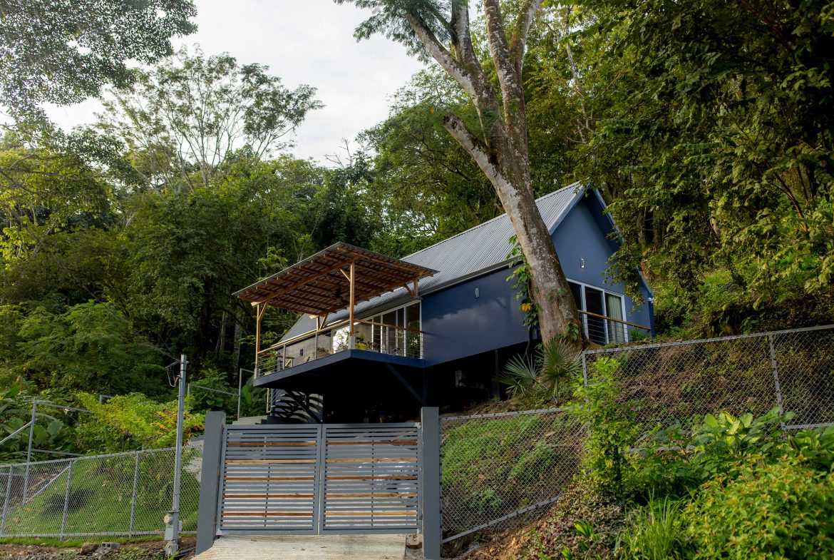 CASA BERATNA PROPERTY WITH TWO BEDROOMS, IN MANUEL ANTONIO – 0.24 ACRES