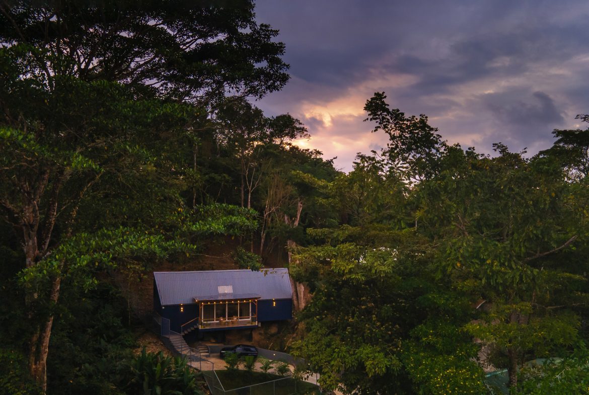 CASA BERATNA PROPERTY WITH TWO BEDROOMS, IN MANUEL ANTONIO – 0.24 ACRES