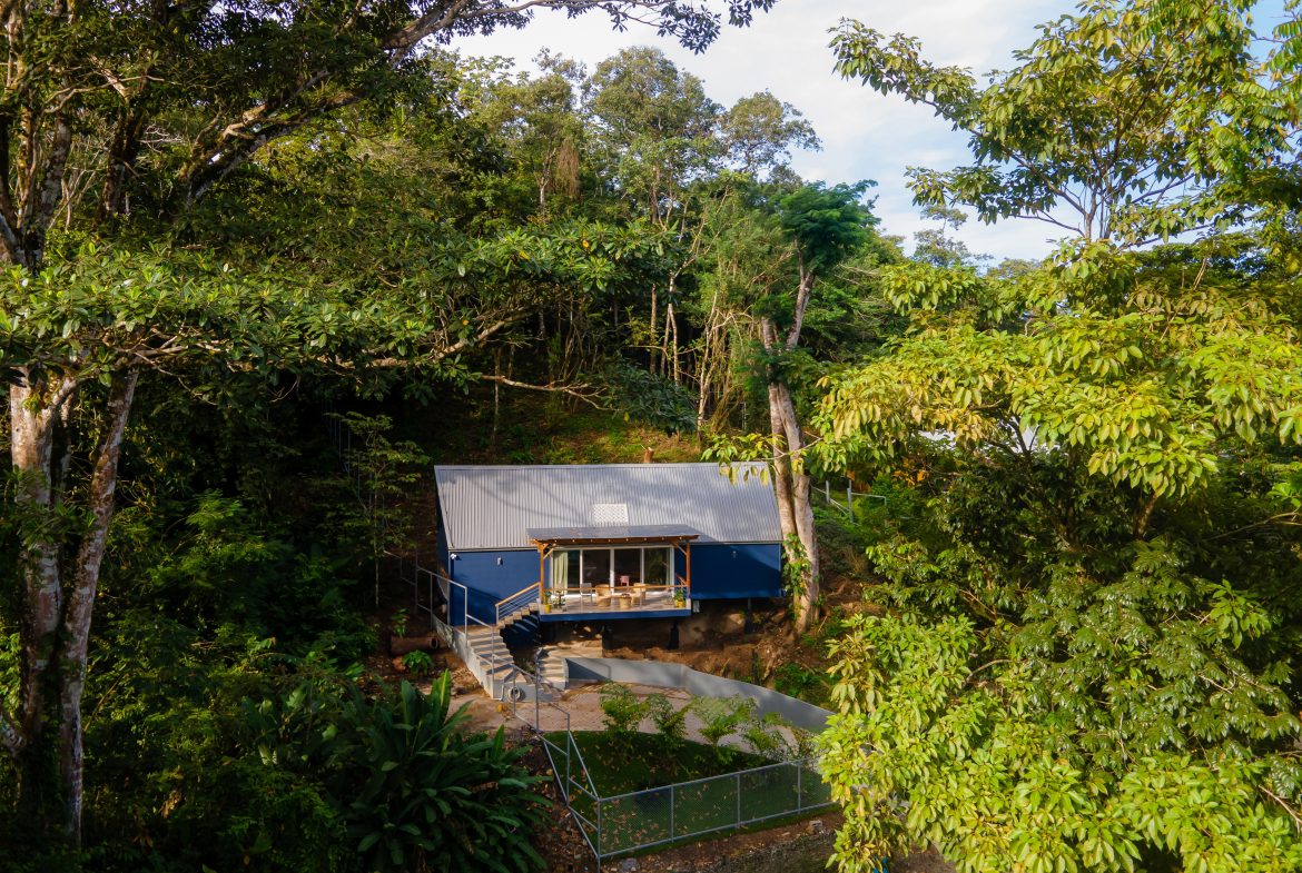 CASA BERATNA PROPERTY WITH TWO BEDROOMS, IN MANUEL ANTONIO – 0.24 ACRES