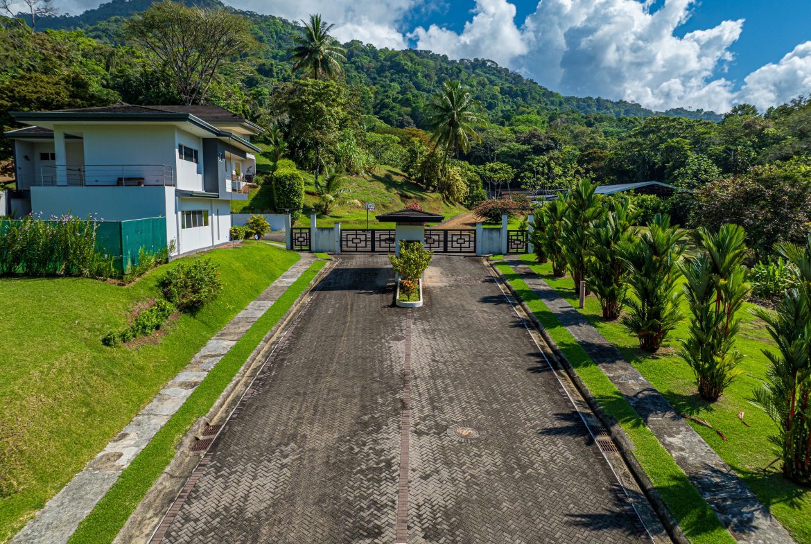 PROPERTY WITH TWO BEDROOM IN A GATED COMMUNITY, IN PLAYA HERMOSA – 0.076 ACRES, Uvita, Costa Rica — photo 2