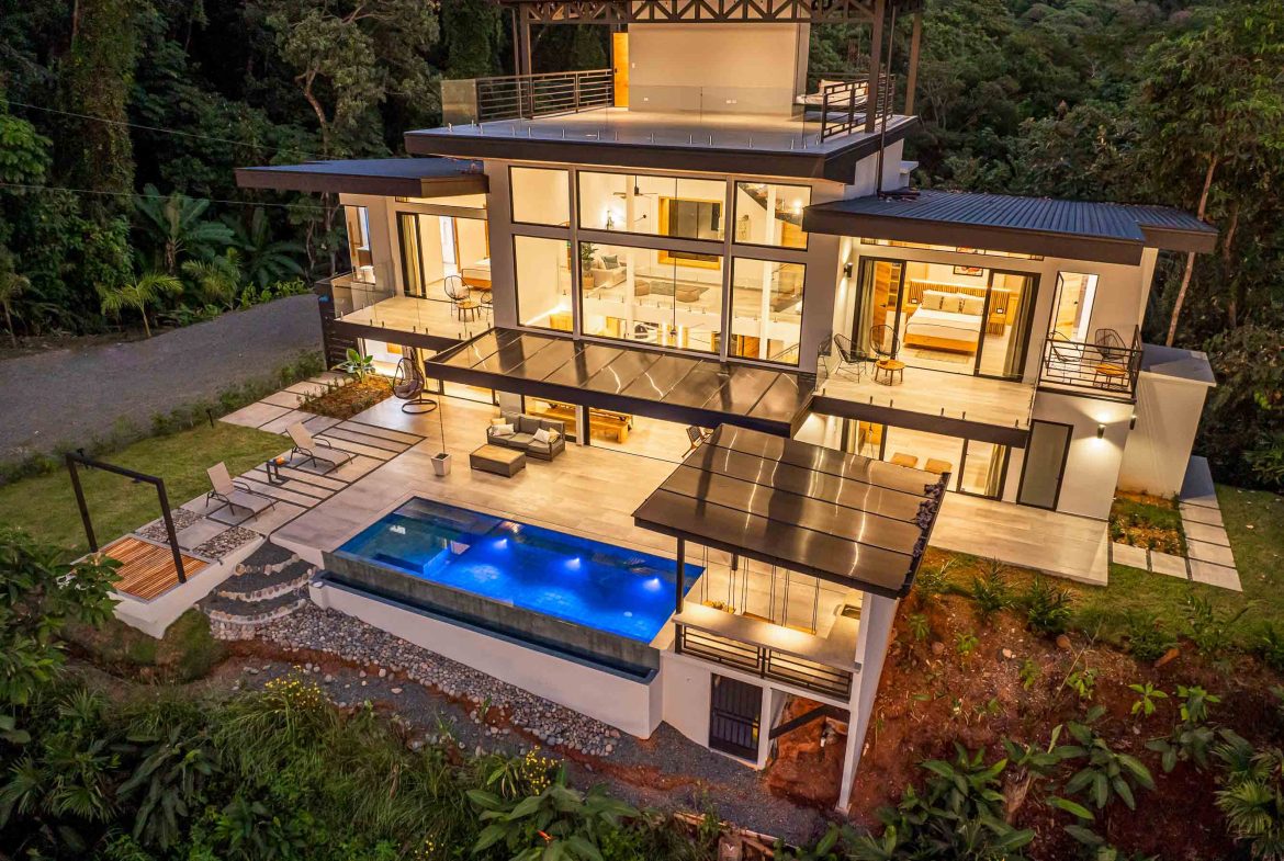 PROPERTY WITH FOUR BEDROOM AND SUNSET VIEWS SURROUNDED IN OF THE NATURE, IN HATILLO – 1.42 ACRES