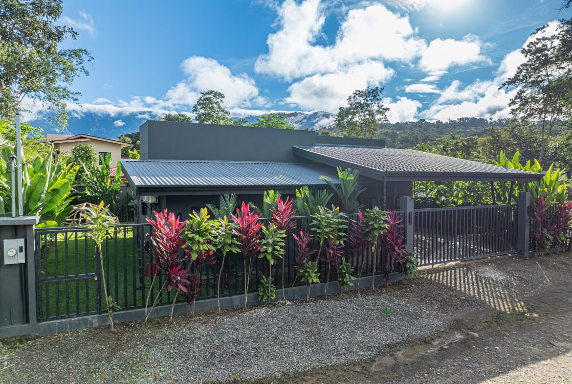 PROPERTY WITH THREE BEDROOM NEAR TO EVERYTHING, IN UVITA CENTER – 0.11 ACRES, Uvita, Costa Rica — photo 2