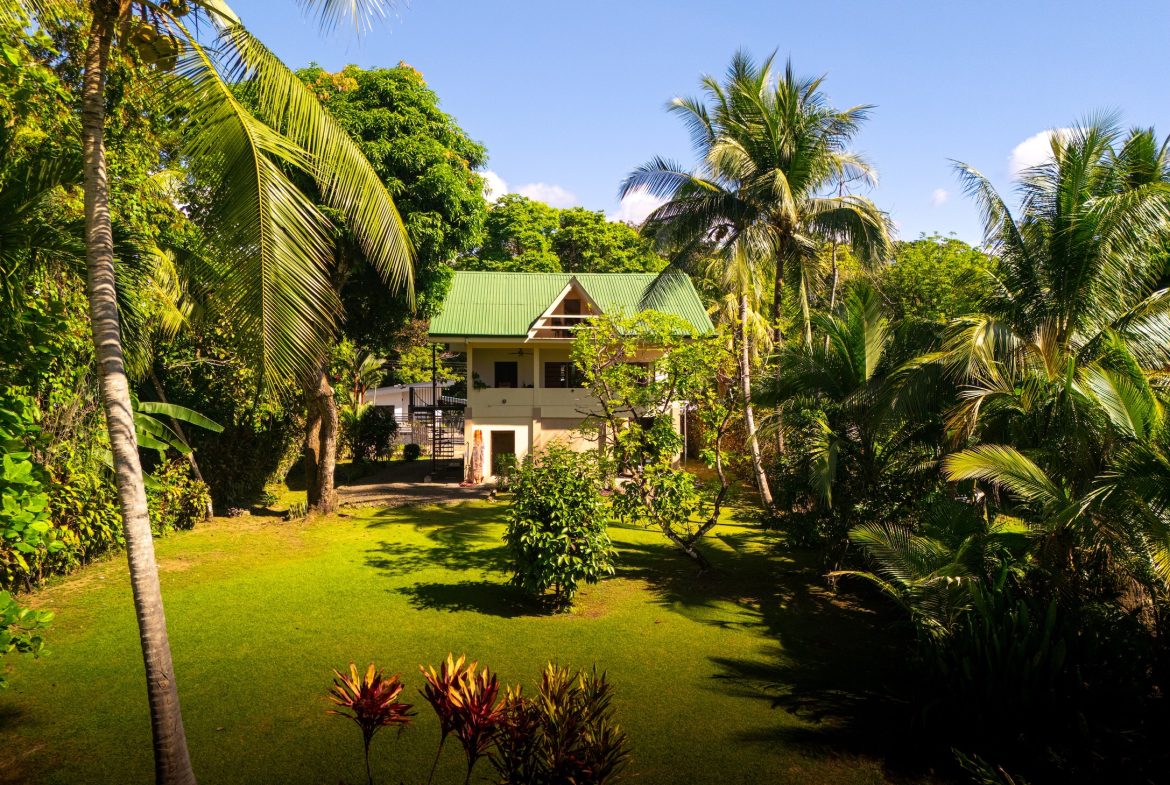 CASA BRISA TWO FLOOR PROPERTY WITH BEAUTIFUL VIEWS OF THE GARDEN, IN BAHIA BALLENA – 0.27 ACRES, Uvita, Costa Rica — photo 2