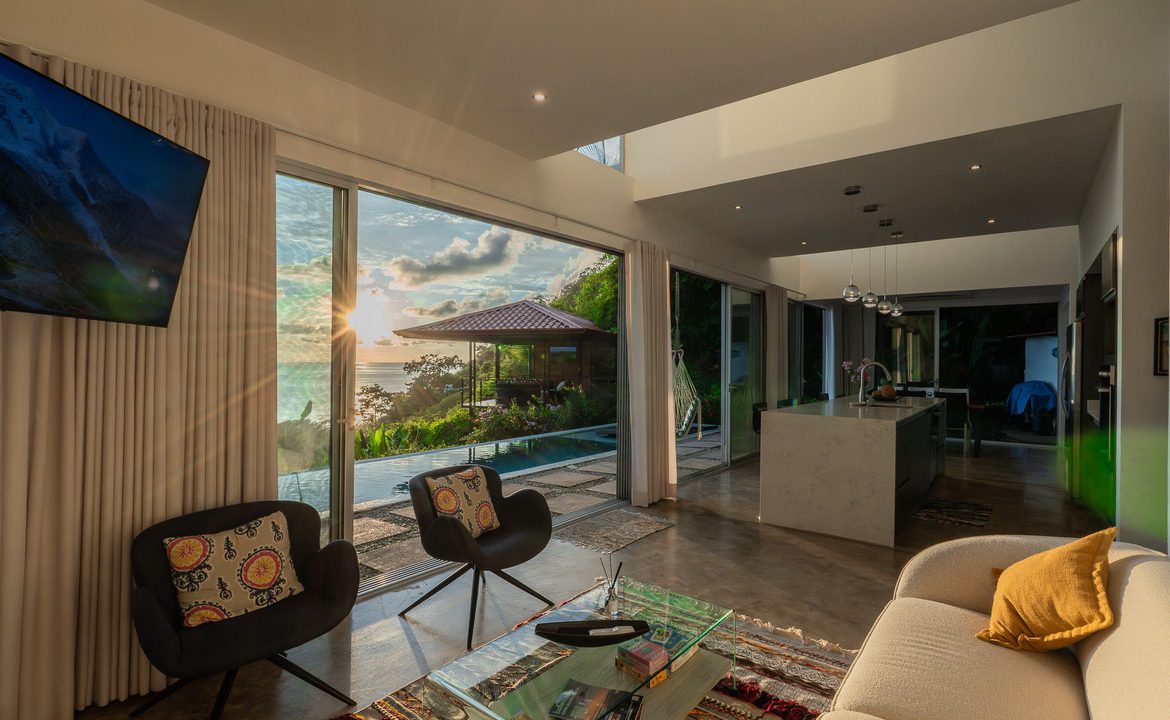 PROPERTY WITH THREE BEDROOM WITH BALCONY AND PANORAMIC VIEWS OF THE OCEAN AND SUNRISE, IN DOMINICAL AYACUCHO – 0.3 ACRES