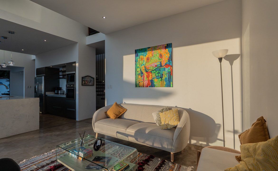 PROPERTY WITH THREE BEDROOM WITH BALCONY AND PANORAMIC VIEWS OF THE OCEAN AND SUNRISE, IN DOMINICAL AYACUCHO – 0.3 ACRES
