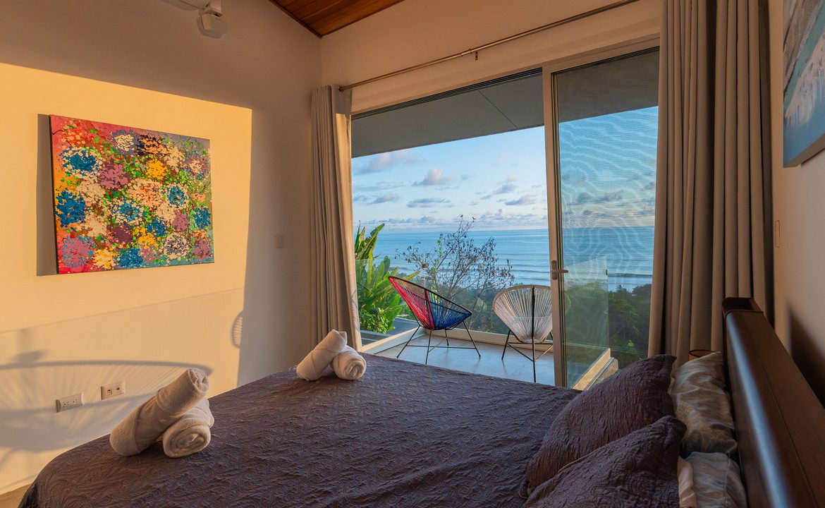 PROPERTY WITH THREE BEDROOM WITH BALCONY AND PANORAMIC VIEWS OF THE OCEAN AND SUNRISE, IN DOMINICAL AYACUCHO – 0.3 ACRES