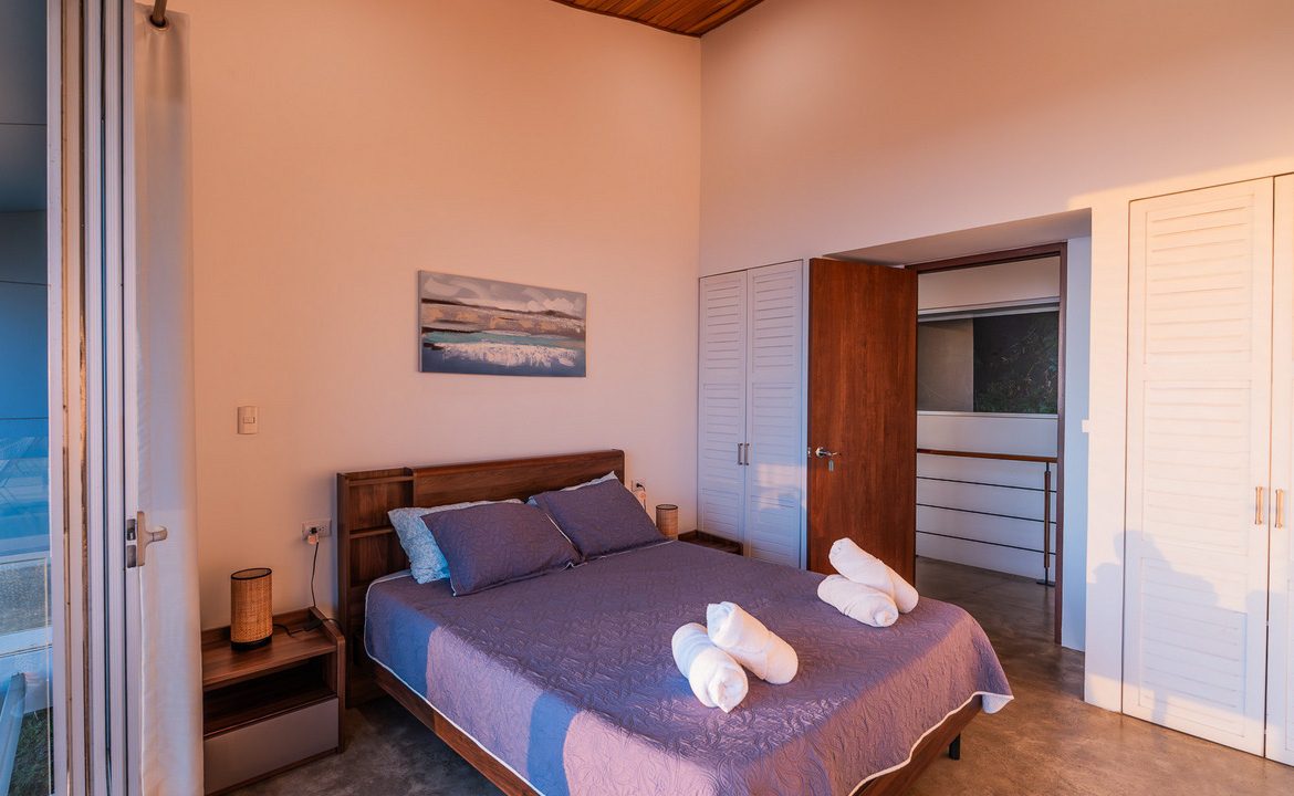 PROPERTY WITH THREE BEDROOM WITH BALCONY AND PANORAMIC VIEWS OF THE OCEAN AND SUNRISE, IN DOMINICAL AYACUCHO – 0.3 ACRES