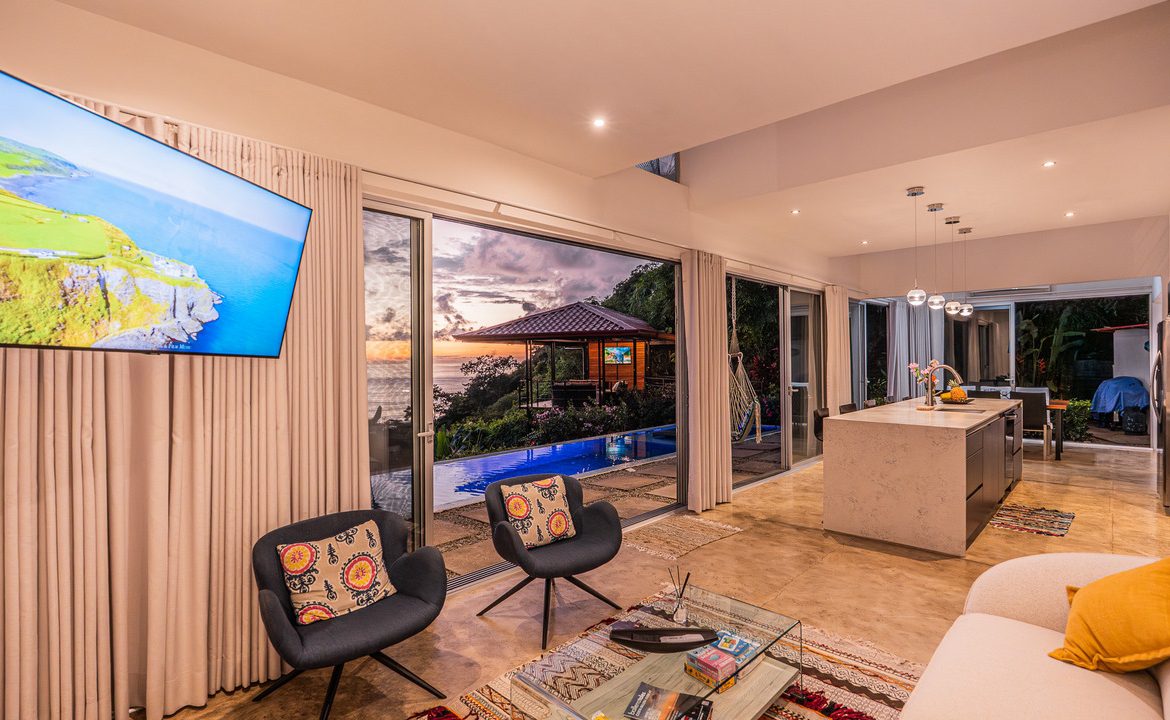 PROPERTY WITH THREE BEDROOM WITH BALCONY AND PANORAMIC VIEWS OF THE OCEAN AND SUNRISE, IN DOMINICAL AYACUCHO – 0.3 ACRES