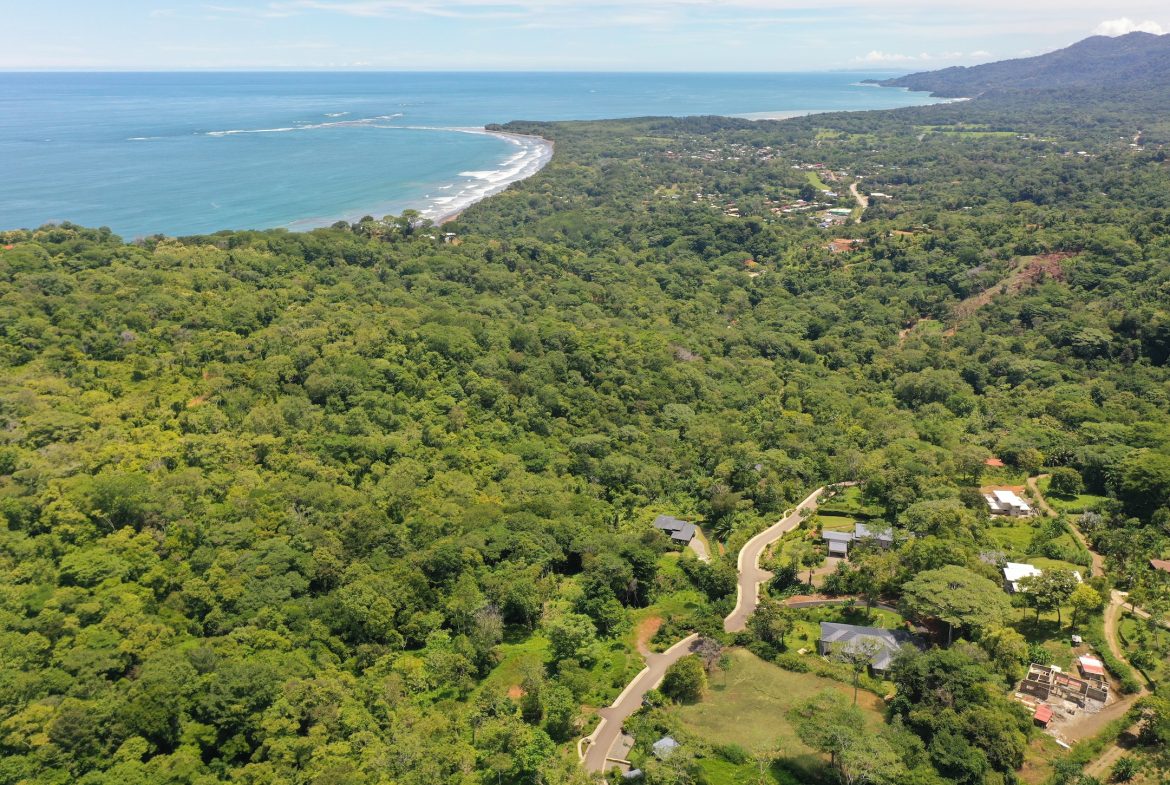 BUILDING PROPERTY WITH BEACH VIEWS IN LA COLONIA – 1.25 ACRES