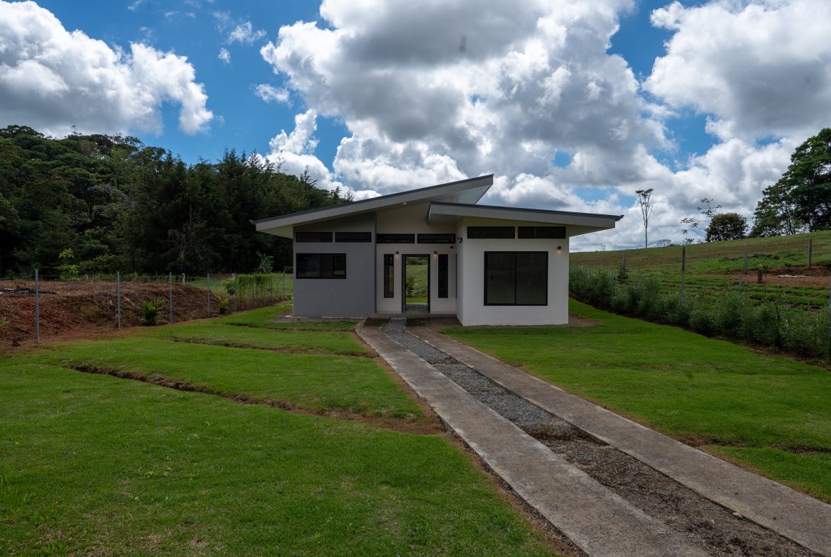 PROPERTY WITH TWO BEDROOM WITH GARDEN VIEWS, IN PEREZ ZELEDON – 0.12 ACRES, Uvita, Costa Rica — photo 3
