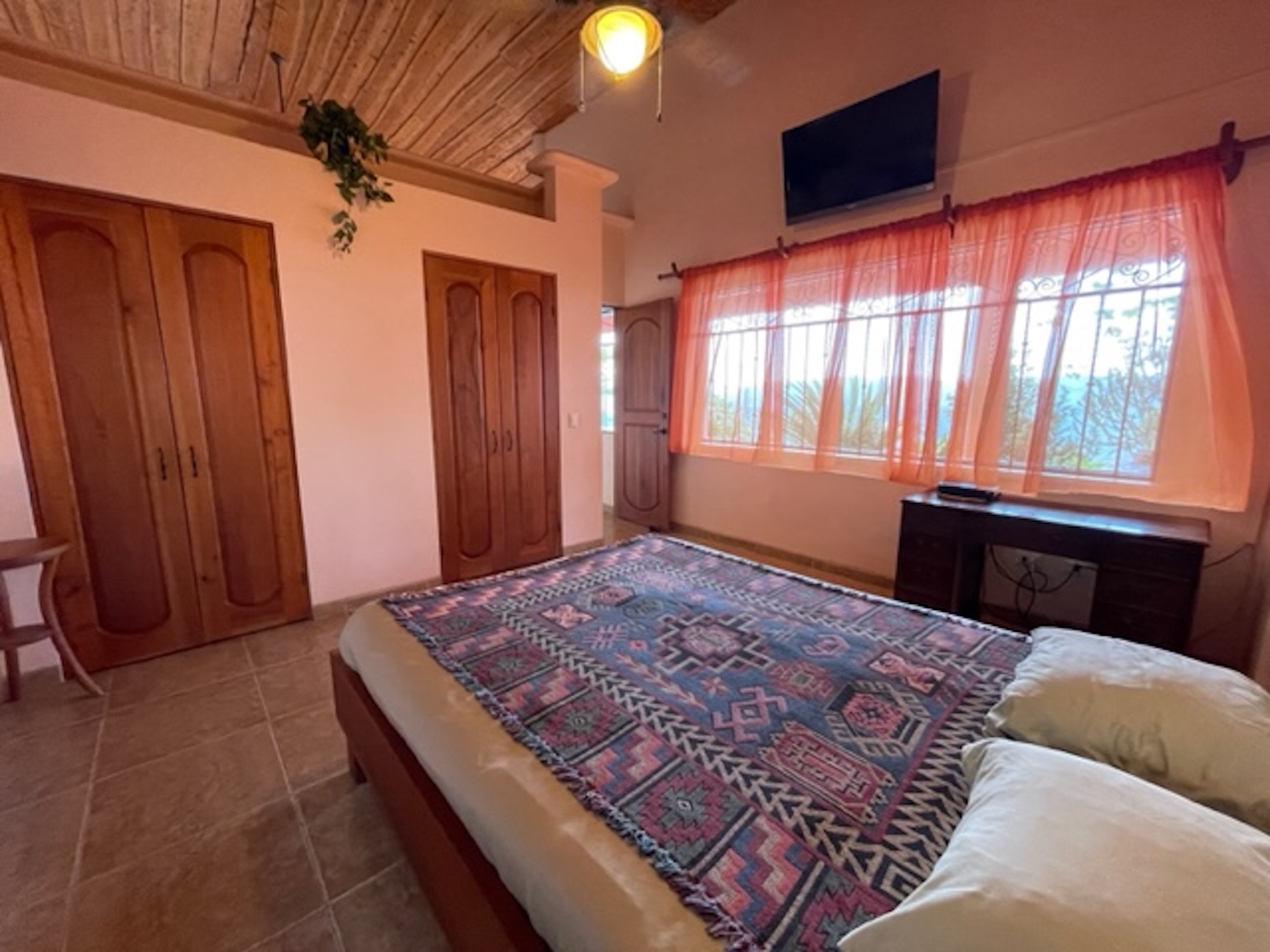 MOUNTAIN PROPERTY WITH A GUEST HOUSE, IN PLATANILLO – 5.2 ACRES