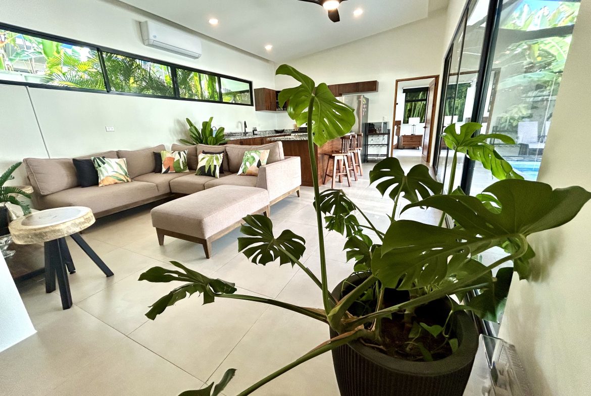 PROPERTY WITH TWO BEDROOM, NEAR TO EVERYTHING, IN UVITA – 0.095 ACRES