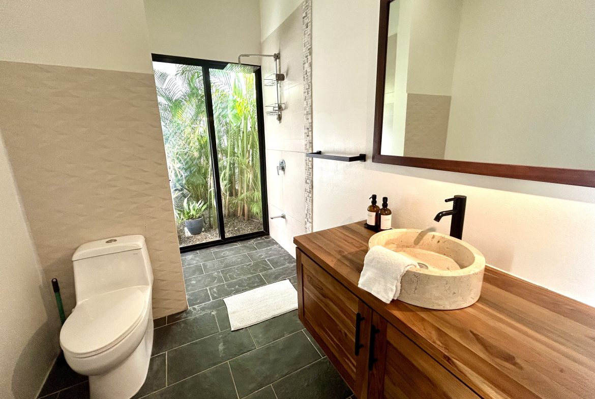 PROPERTY WITH TWO BEDROOM, NEAR TO EVERYTHING, IN UVITA – 0.095 ACRES
