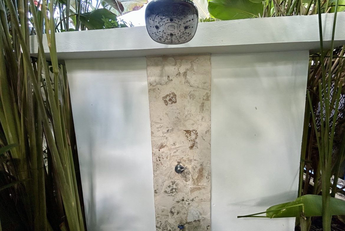 PROPERTY WITH TWO BEDROOM, NEAR TO EVERYTHING, IN UVITA – 0.095 ACRES