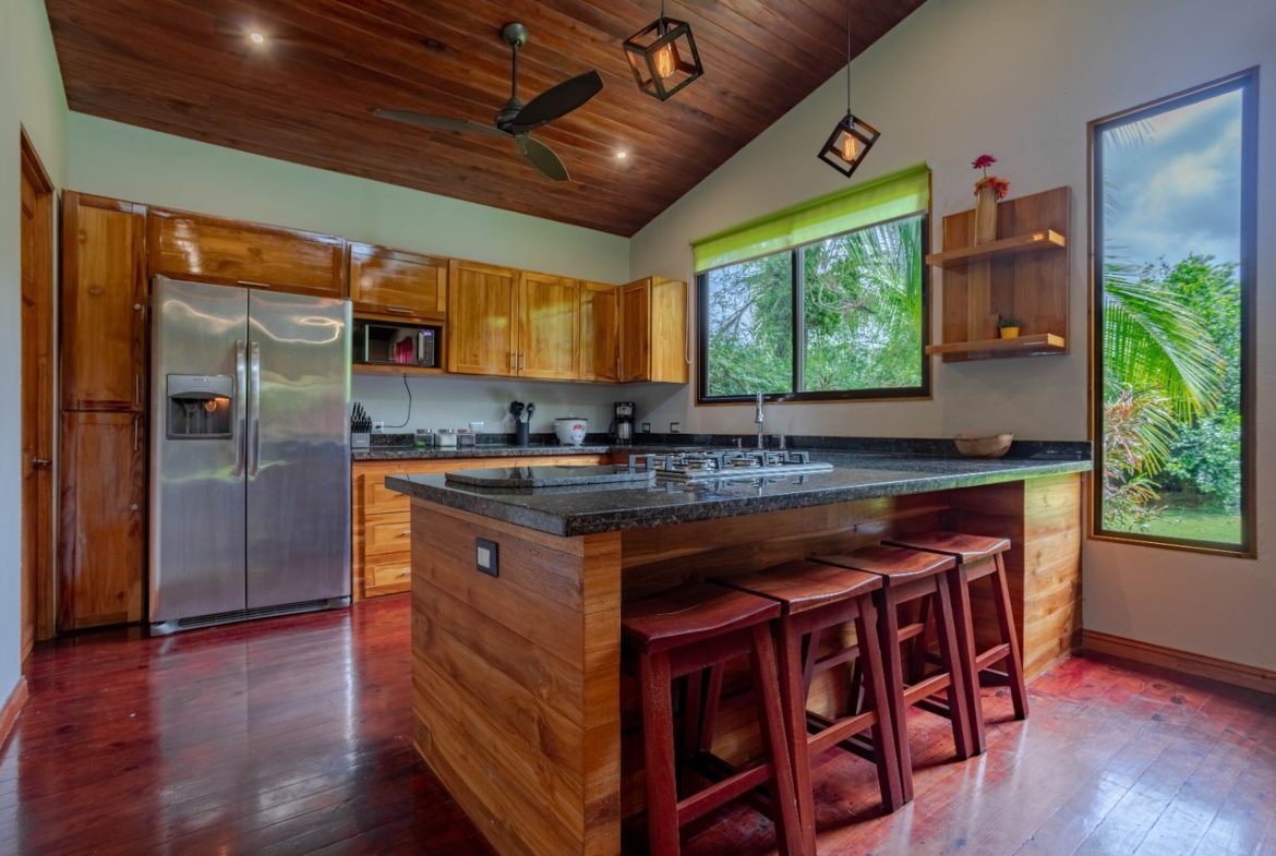 CASA JARDIN PROPERTY WITH TWO BEDROOMS, IN BAHIA BALLENA – 0.12 ACRES