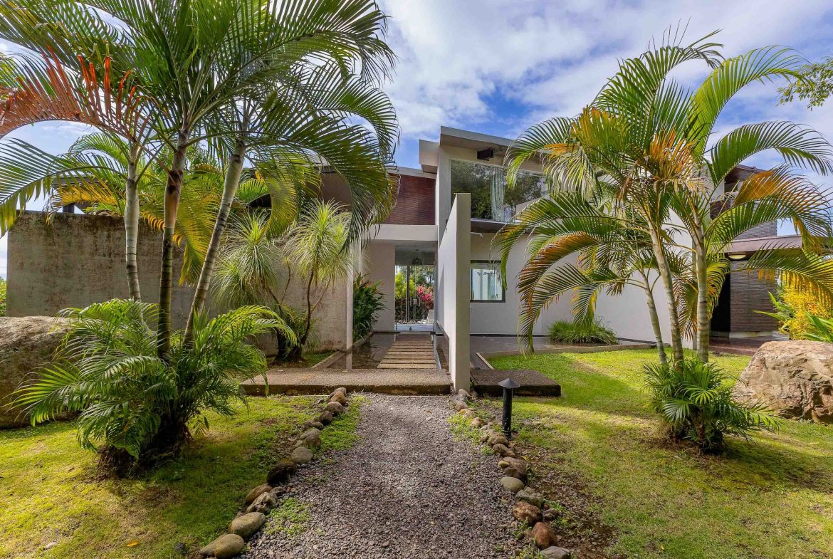PROPERTY WITH FIVE BEDROOM AND GUEST HOUSE ,IN BEJUCO NEAR TO PARRITA – 2.97 ACRES, Uvita, Costa Rica — photo 5