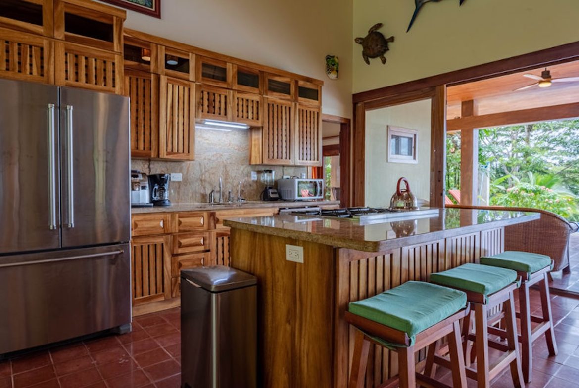 JUNGLE PROPERTY WITH FIVE BEDROOM AND OCEAN VIEWS, IN ESCALERAS – 0.84 ACRES