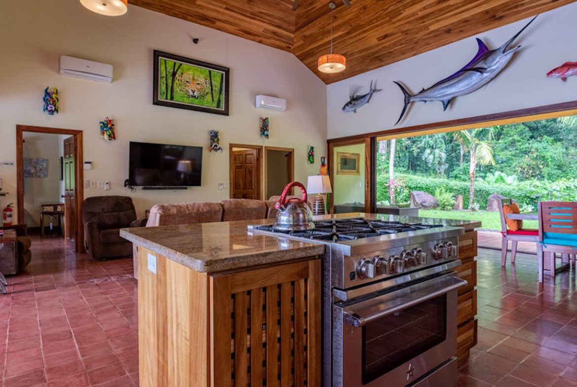 JUNGLE PROPERTY WITH FIVE BEDROOM AND OCEAN VIEWS, IN ESCALERAS – 0.84 ACRES