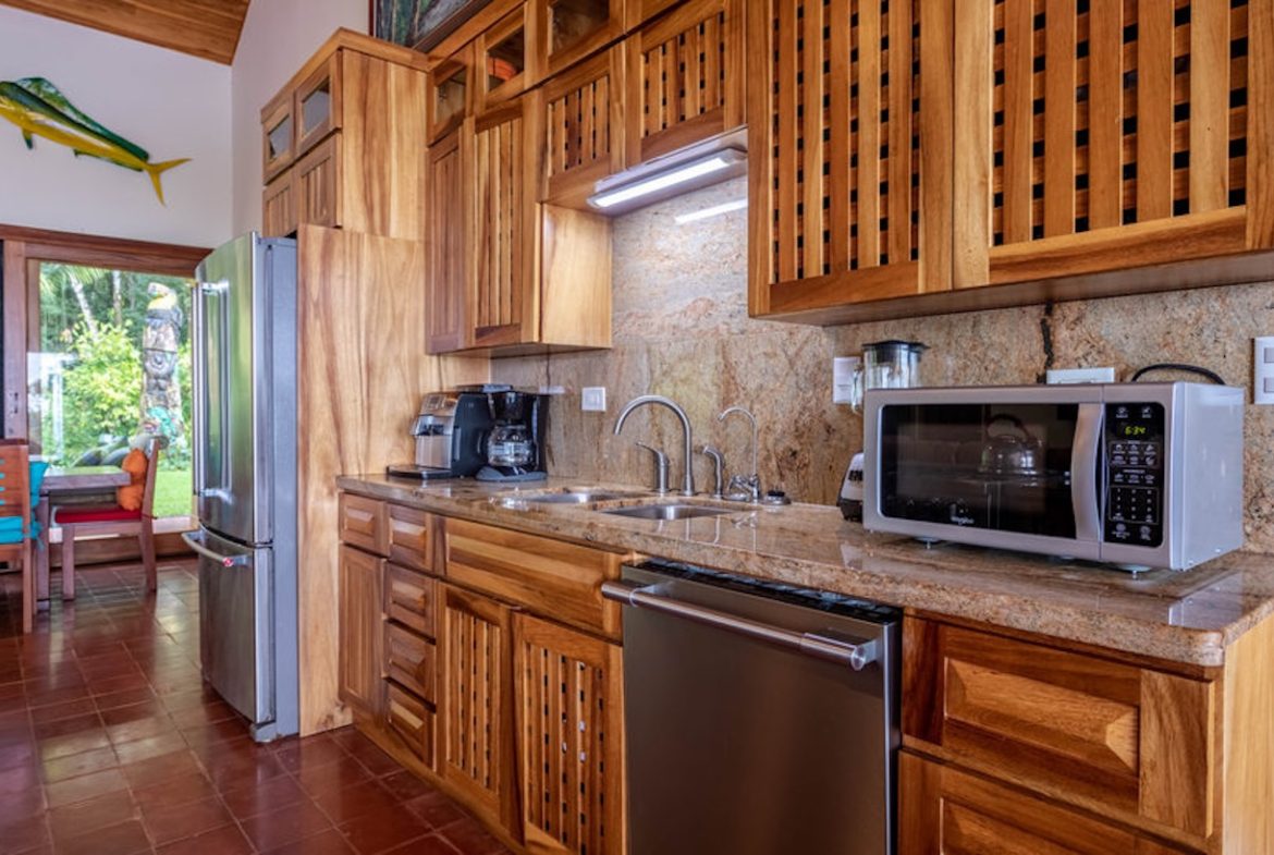 JUNGLE PROPERTY WITH FIVE BEDROOM AND OCEAN VIEWS, IN ESCALERAS – 0.84 ACRES