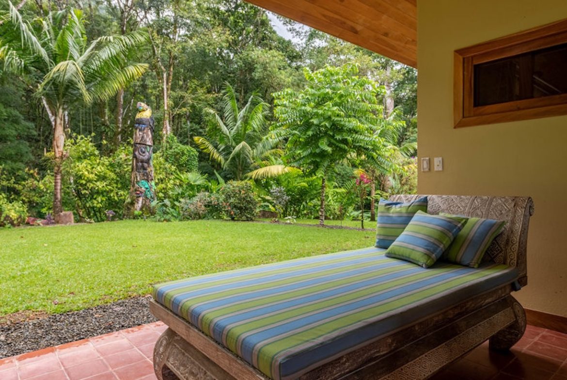 JUNGLE PROPERTY WITH FIVE BEDROOM AND OCEAN VIEWS, IN ESCALERAS – 0.84 ACRES