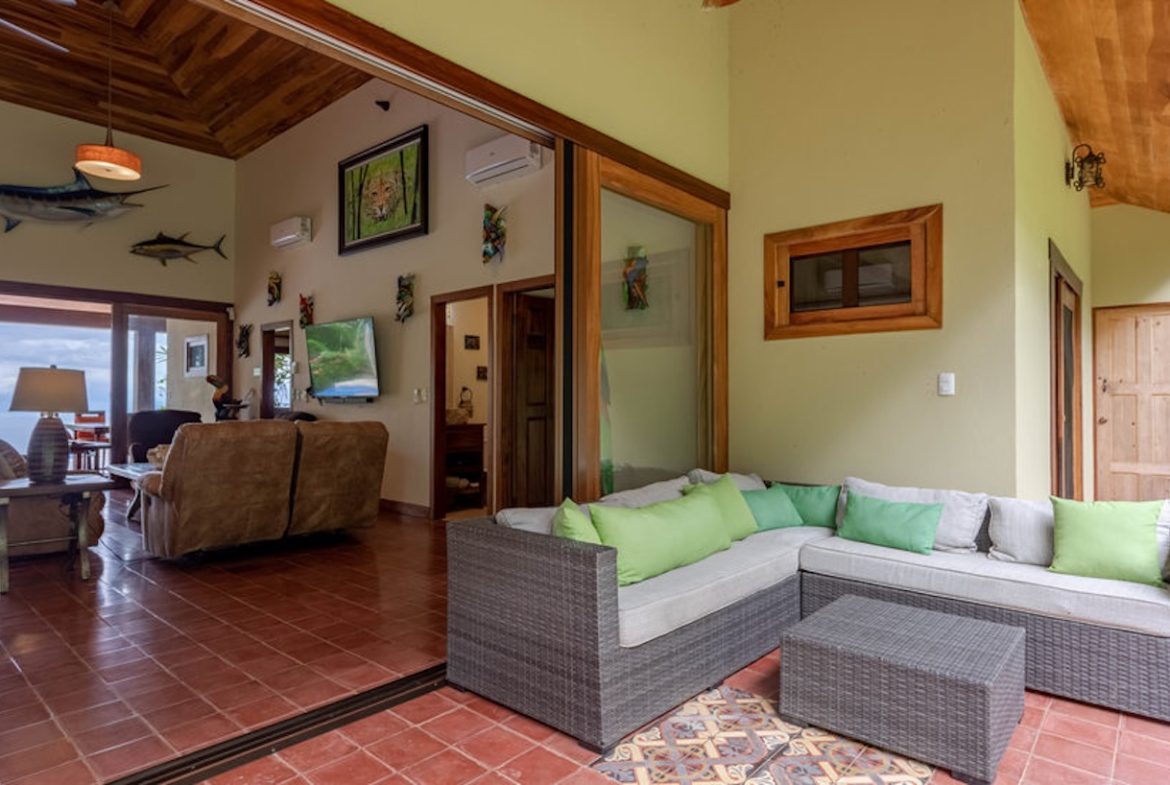 JUNGLE PROPERTY WITH FIVE BEDROOM AND OCEAN VIEWS, IN ESCALERAS – 0.84 ACRES