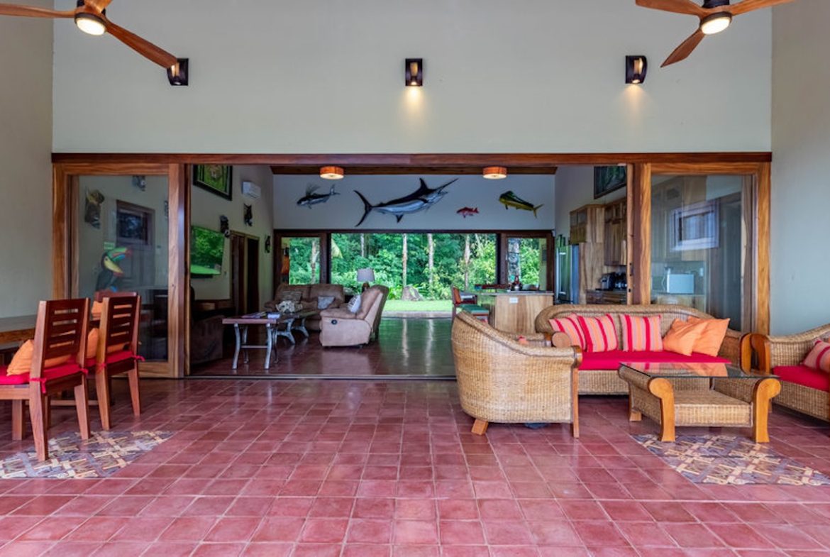 JUNGLE PROPERTY WITH FIVE BEDROOM AND OCEAN VIEWS, IN ESCALERAS – 0.84 ACRES