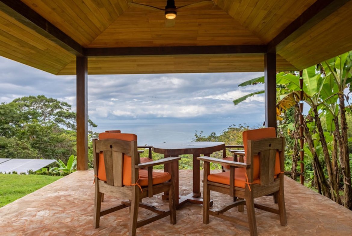 JUNGLE PROPERTY WITH FIVE BEDROOM AND OCEAN VIEWS, IN ESCALERAS – 0.84 ACRES