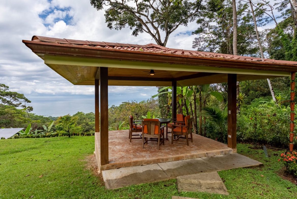 JUNGLE PROPERTY WITH FIVE BEDROOM AND OCEAN VIEWS, IN ESCALERAS – 0.84 ACRES