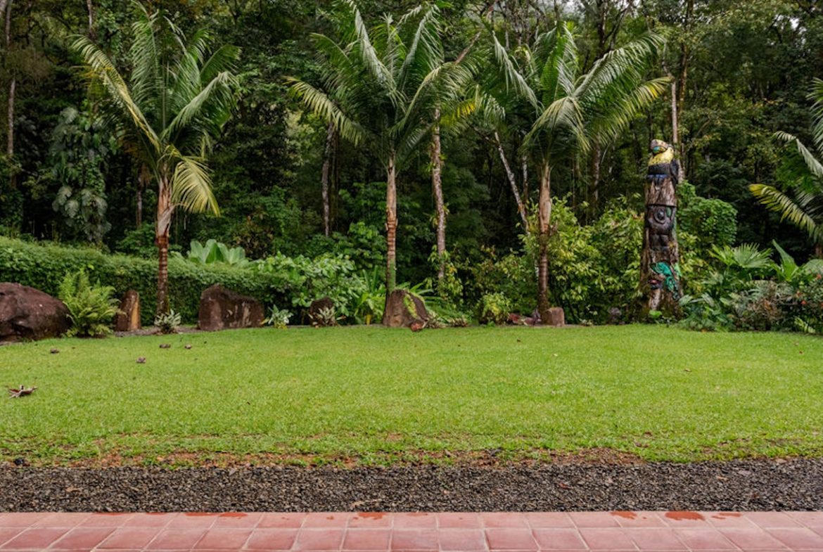 JUNGLE PROPERTY WITH FIVE BEDROOM AND OCEAN VIEWS, IN ESCALERAS – 0.84 ACRES