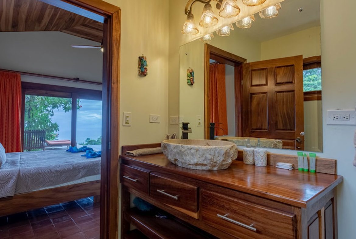 JUNGLE PROPERTY WITH FIVE BEDROOM AND OCEAN VIEWS, IN ESCALERAS – 0.84 ACRES